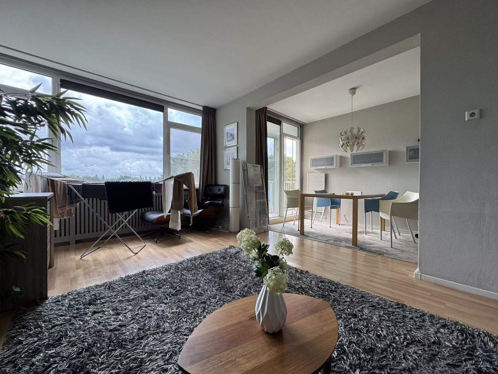 位于阿姆斯特尔芬的精装修公寓，两室一厅，整屋出租